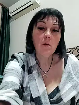 HelgaDennis online show from April 23, 2026, 8:32 pm