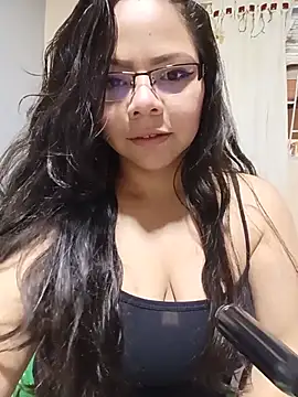 Snapshot of ROUSSE_SINCLAIR chatting on June 4, 2026, 3:28 pm ROUSSE SINCLAIR online show from June 4, 2026, 3:28 pm