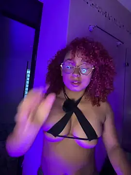 Snapshot of lara_curly chatting on June 4, 2026, 11:20 pm lara curly online show from June 4, 2026, 11:20 pm