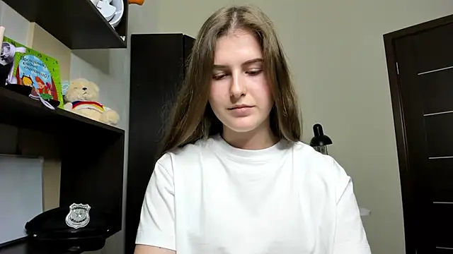 Snapshot of OhMyAlice chatting on April 28, 2026, 6:56 pm OhMyAlice online show from April 28, 2026, 6:56 pm