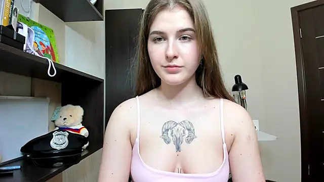 Snapshot of OhMyAlice chatting on May 5, 2026, 9:51 pm OhMyAlice online show from May 5, 2026, 9:51 pm