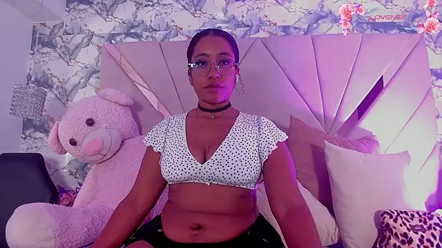 Snapshot of mia_rouxx1 chatting on July 28, 2026, 4:53 am mia rouxx1 online show from July 28, 2026, 4:53 am