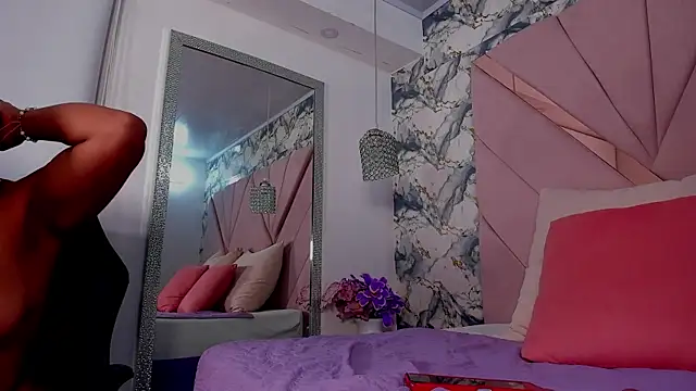 Snapshot of mia_rouxx1 chatting on June 15, 2026, 6:35 am mia rouxx1 online show from June 15, 2026, 6:35 am