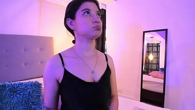 Snapshot of LindaCatalina_ chatting on March 31, 2026, 12:51 pm LindaCatalina online show from March 31, 2026, 12:51 pm