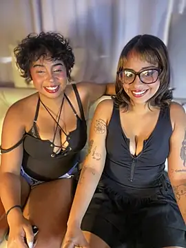 Snapshot of LeylaKnox chatting on June 3, 2026, 7:18 pm LeylaKnox online show from June 3, 2026, 7:18 pm