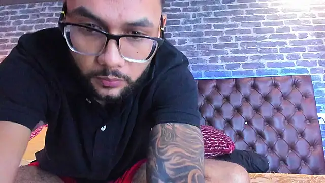 KyleJoss30 online show from May 2, 2026, 9:09 pm