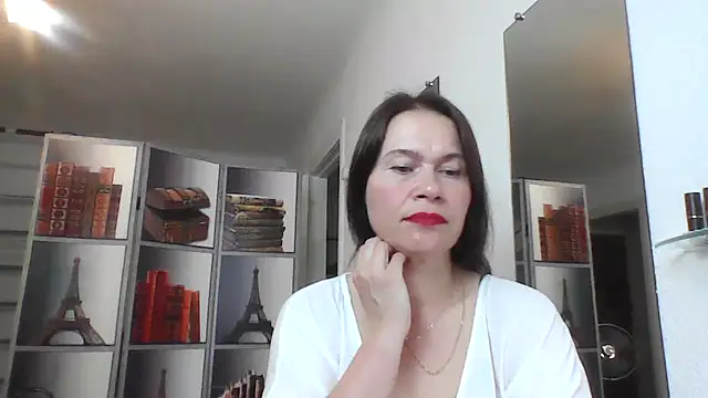 Snapshot of Selena_Moo chatting on June 7, 2026, 9:36 am Selena Moo online show from June 7, 2026, 9:36 am