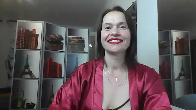 Snapshot of Selena_Moo chatting on June 23, 2026, 9:35 pm Selena Moo online show from June 23, 2026, 9:35 pm