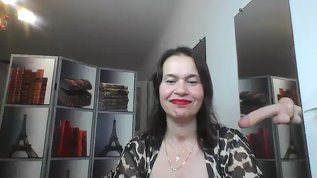 Snapshot of Selena_Moo chatting on July 28, 2026, 7:39 pm Selena Moo online show from July 28, 2026, 7:39 pm