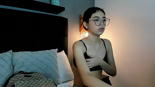 Snapshot of sofi_alix chatting on May 4, 2026, 8:00 pm sofi alix online show from May 4, 2026, 8:00 pm
