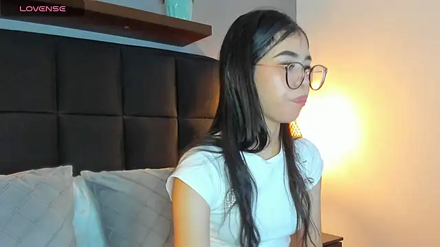 Snapshot of sofi_alix chatting on April 10, 2026, 8:05 pm sofi alix online show from April 10, 2026, 8:05 pm