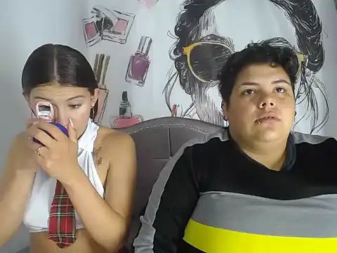 Play girls  online show from March 20, 2026, 10:44 pm