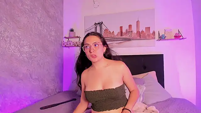 Snapshot of SofiaLujan_ chatting on June 18, 2026, 11:54 pm SofiaLujan online show from June 18, 2026, 11:54 pm