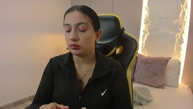 Snapshot of kira_relish chatting on April 9, 2026, 11:16 am kira relish online show from April 9, 2026, 11:16 am
