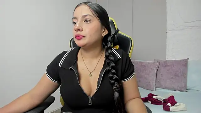 Snapshot of kira_relish chatting on April 28, 2026, 12:31 pm kira relish online show from April 28, 2026, 12:31 pm