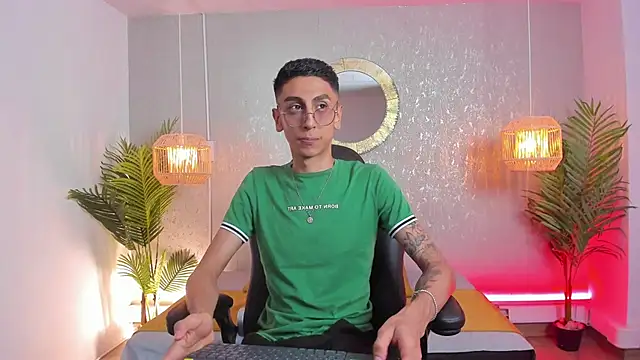 Snapshot of Gio_carangi chatting on May 23, 2026, 2:10 am Gio carangi online show from May 23, 2026, 2:10 am