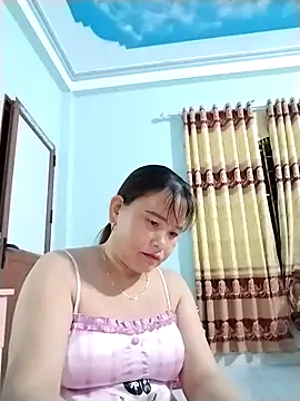 Moubie1 online show from May 3, 2026, 3:26 pm