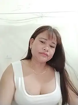 Snapshot of Moubie1 chatting on May 14, 2026, 5:54 pm Moubie1 online show from May 14, 2026, 5:54 pm