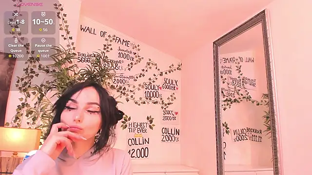 mira0 0 online show from May 4, 2026, 8:44 pm