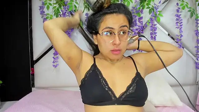 Snapshot of Freyaa_Millerr chatting on April 2, 2026, 3:02 am Freyaa Millerr online show from April 2, 2026, 3:02 am