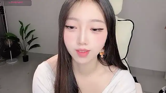 Yukiy8877 online show from April 21, 2026, 2:51 am