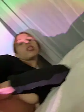 Andreakriss online show from April 4, 2026, 2:07 am