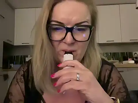 PatiDeMoonn online show from March 24, 2026, 11:49 pm