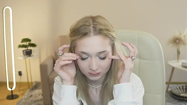 Snapshot of SeemaHornoff chatting on March 30, 2026, 3:02 pm SeemaHornoff online show from March 30, 2026, 3:02 pm