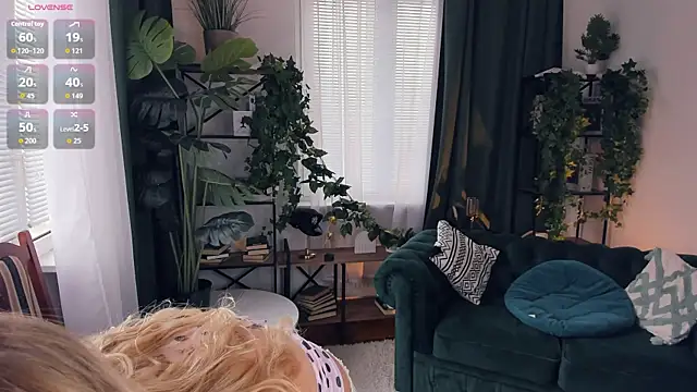 Snapshot of InesPiek chatting on August 4, 2026, 9:47 am InesPiek online show from August 4, 2026, 9:47 am