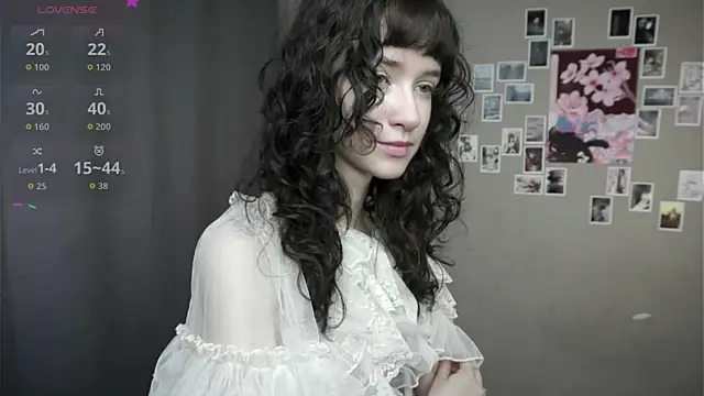 Snapshot of DellaLeck chatting on July 28, 2026, 8:23 pm DellaLeck online show from July 28, 2026, 8:23 pm