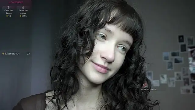 Snapshot of DellaLeck chatting on July 19, 2026, 9:44 pm DellaLeck online show from July 19, 2026, 9:44 pm