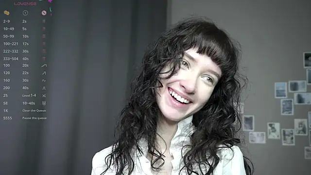 Snapshot of DellaLeck chatting on July 8, 2026, 8:42 pm DellaLeck online show from July 8, 2026, 8:42 pm