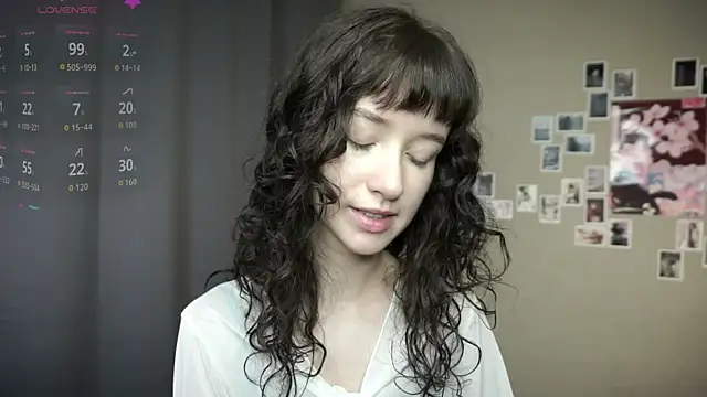 Snapshot of DellaLeck chatting on July 29, 2026, 8:30 pm DellaLeck online show from July 29, 2026, 8:30 pm