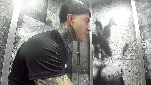 Snapshot of Gury_tattoo chatting on June 23, 2026, 6:06 pm Gury tattoo online show from June 23, 2026, 6:06 pm