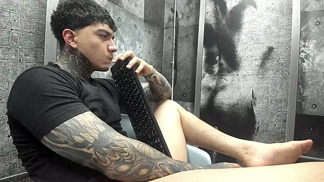 Snapshot of Gury_tattoo chatting on June 11, 2026, 7:33 pm Gury tattoo online show from June 11, 2026, 7:33 pm