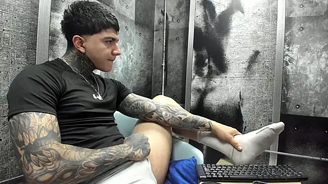 Snapshot of Gury_tattoo chatting on June 19, 2026, 8:58 pm Gury tattoo online show from June 19, 2026, 8:58 pm