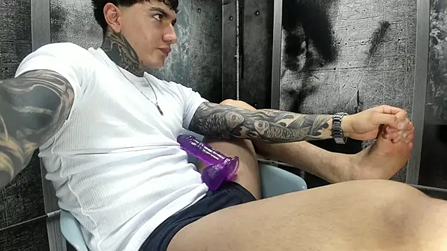 Snapshot of Gury_tattoo chatting on May 26, 2026, 7:01 pm Gury tattoo online show from May 26, 2026, 7:01 pm