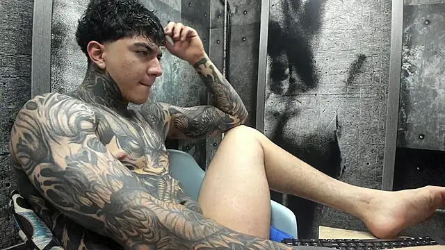 Snapshot of Gury_tattoo chatting on June 11, 2026, 1:05 am Gury tattoo online show from June 11, 2026, 1:05 am