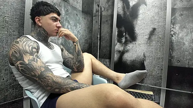 Snapshot of Gury_tattoo chatting on June 17, 2026, 7:35 pm Gury tattoo online show from June 17, 2026, 7:35 pm