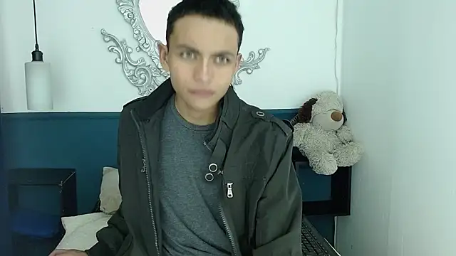 Snapshot of romeo_laurient chatting on June 18, 2026, 11:48 am romeo laurient online show from June 18, 2026, 11:48 am