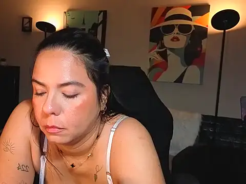 HannaJonns online show from June 26, 2026, 8:42 am