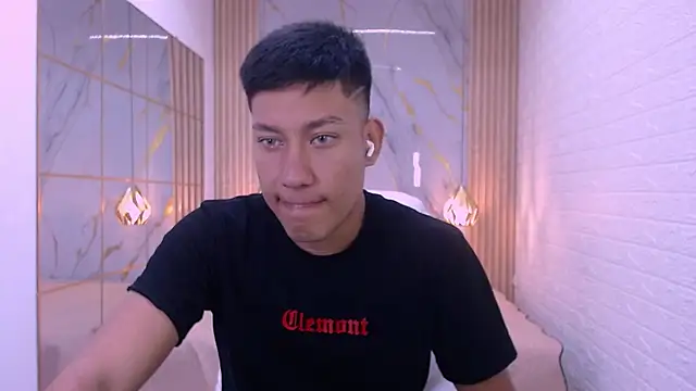 Snapshot of DominantBoy4 chatting on March 21, 2026, 1:04 pm DominantBoy4 online show from March 21, 2026, 1:04 pm