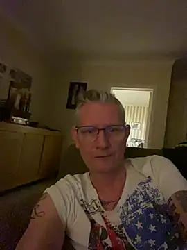 kurtyhotty online show from March 22, 2026, 9:27 pm