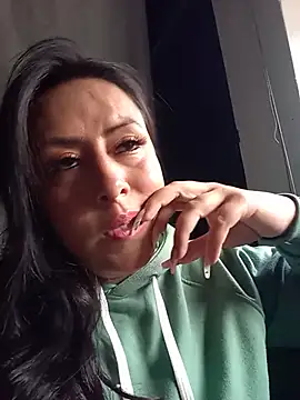Snapshot of bella_smit1 chatting on July 4, 2026, 8:24 pm bella smit1 online show from July 4, 2026, 8:24 pm