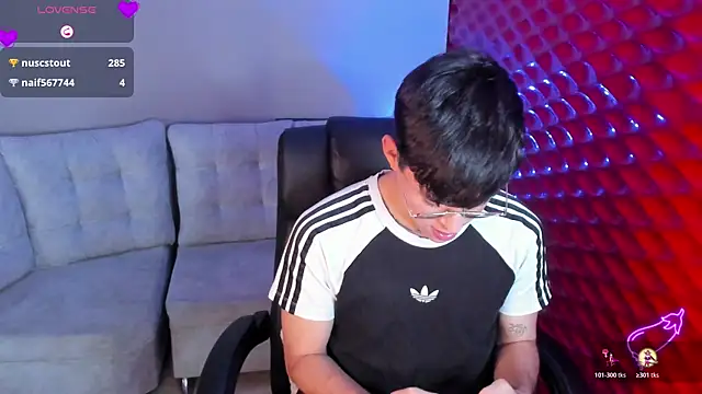 Snapshot of Tom_Parker_ chatting on June 14, 2026, 3:41 am Tom Parker online show from June 14, 2026, 3:41 am