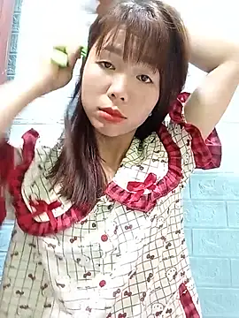 AmyLinee01 online show from July 15, 2026, 12:23 pm