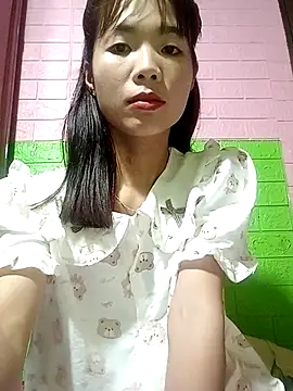 AmyLinee01 online show from May 3, 2026, 6:18 am