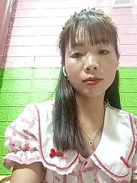 Snapshot of AmyLinee01 chatting on June 12, 2026, 6:49 pm AmyLinee01 online show from June 12, 2026, 6:49 pm