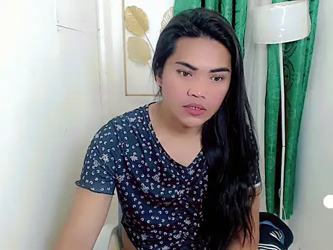Midnightsnack88 online show from April 19, 2026, 4:24 am