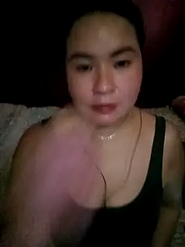 Amazingurlx online show from April 22, 2026, 7:37 am